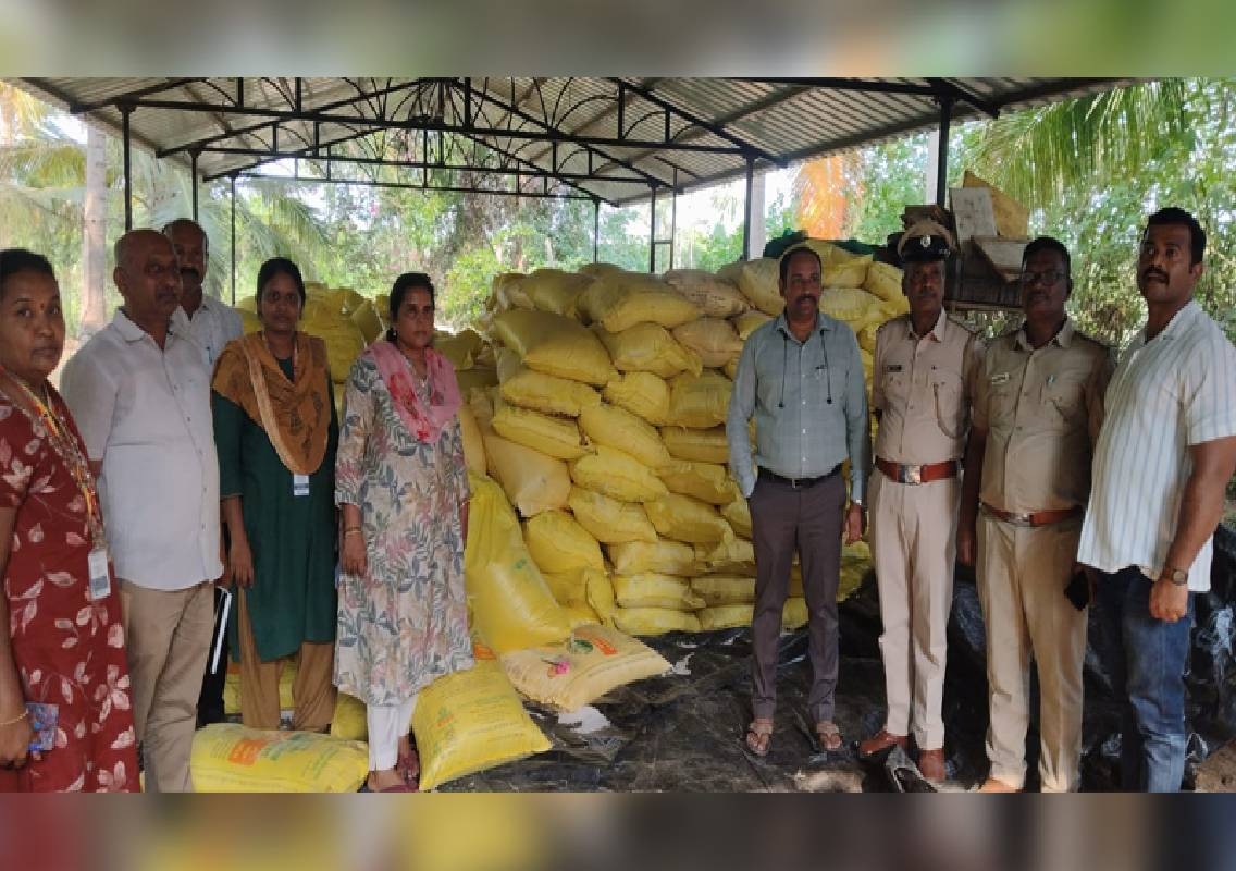 ಅಕ್ರಮ ದಾಸ್ತಾನು ಮಾಡಿದ್ದ 600 ಬ್ಯಾಗ್ ಯೂರಿಯಾ ರಸಗೊಬ್ಬರ ಜಪ್ತಿ! - News Karnataka