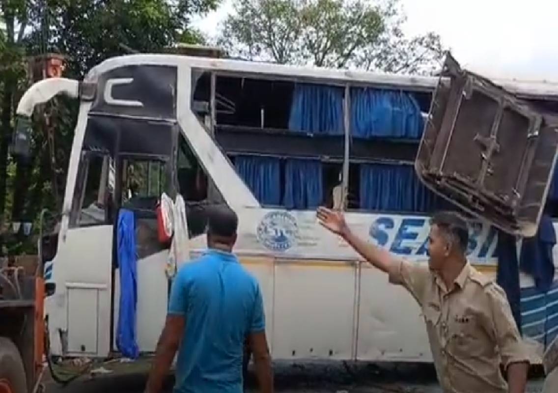 ಬಸ್ ಪಲ್ಟಿ: ಓರ್ವ ಸಾವು, 21 ಪ್ರಯಾಣಿಕರಿಗೆ ಗಾಯ! - News Karnataka