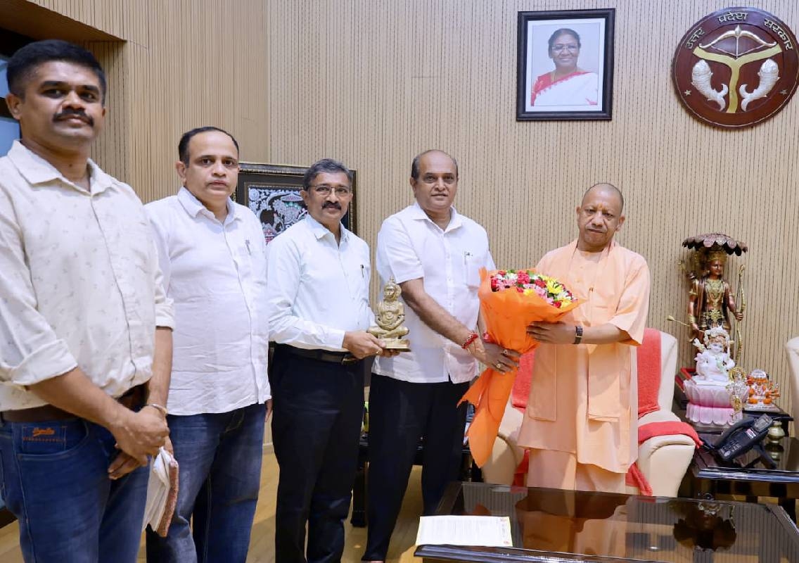 ಉತ್ತರ ಪ್ರದೇಶ ಮುಖ್ಯಮಂತ್ರಿ ಶ್ರೀ ಯೋಗಿ ಆದಿತ್ಯನಾಥ್ ಅವರನ್ನು ಭೇಟಿಯಾದ ಕ್ಯಾಂಪ್ಕೊ ನಿಯೋಗ; ಮಂಡಿ ತೆರಿಗೆ ಹೊರೆಯಿಂದ ವಿನಾಯಿತಿ ನೀಡಲು ಮನವಿ - News Karnataka