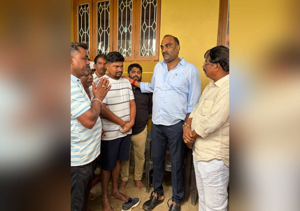 ತೆಂಗಿನ ಕಾಯಿ ಬಿದ್ದು ಮೃತಪಟ್ಟ ಮಗು ದಕ್ಷ್ ಮನೆಗೆ ಶಾಸಕ ಯಶ್ ಪಾಲ್ ಸುವರ್ಣ ಭೇಟಿ ನೀಡಿ ಸಾಂತ್ವಾನ - News Karnataka