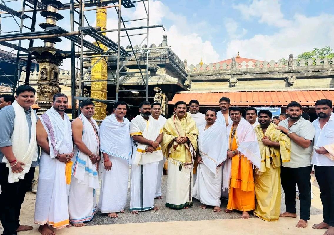 ಕೊಲ್ಲೂರಿಗೆ ಬಿ.ವೈ. ವಿಜಯೇಂದ್ರ ಭೇಟಿ- ದೇವಿ ದರ್ಶನ, ವಿಶೇಷ ಪೂಜೆ - News Karnataka