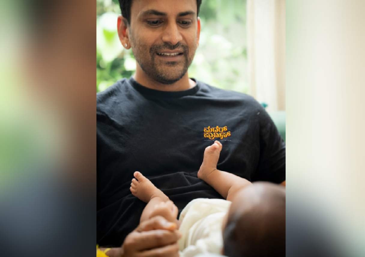 ಮಗುವಿನ ಫೋಟೋ ಹಂಚಿಕೊಂಡ ನಟ ಡಾಲಿ ಧನಂಜಯ - News Karnataka