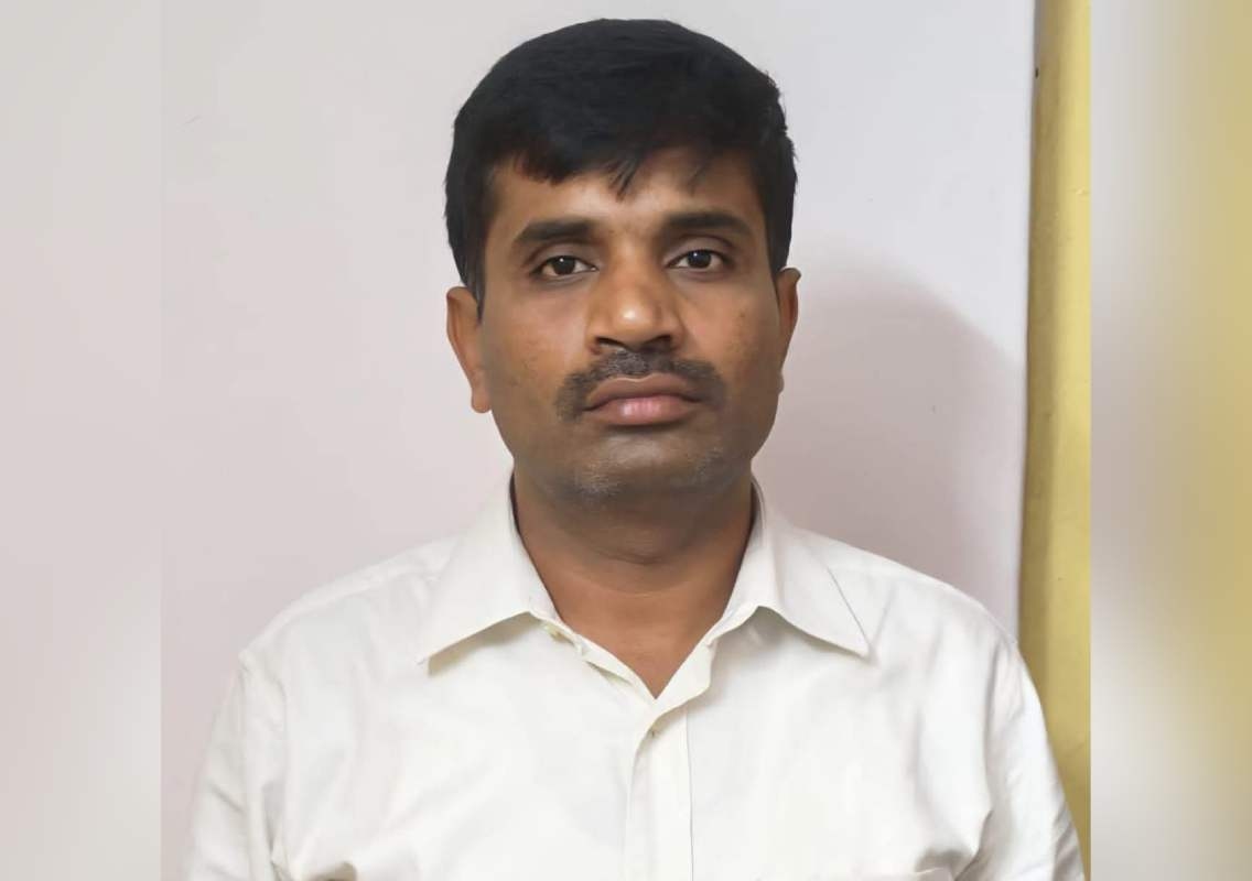 ಮಂಡ್ಯ ಸೆಸ್ಕಾಂ ಎಇ ಶ್ರೀನಿವಾಸ್ ಲೋಕಾ ಬಲೆಗೆ, 30 ಸಾವಿರ ಲಂಚ ಪಡೆಯುವ ವೇಳೆ ದಾಳಿ! - News Karnataka