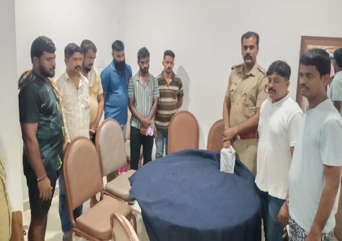 ಕಾರ್ಕಳ: ಇಸ್ಪೀಟು ಜುಗಾರಿ ಅಡ್ಡೆ ಮೇಲೆ ದಾಳಿ: 7 ಮಂದಿ ವಶ, ನಾಲ್ವರು ಪರಾರಿ - News Karnataka