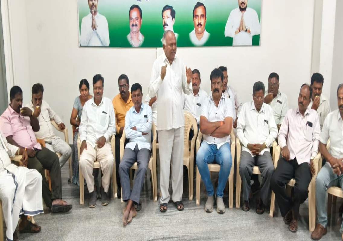 ಶಾಸಕ ಹೆಚ್.ಸಿ ಮಹದೇವಪ್ಪಗೆ ಕೈ ತಪ್ಪಿದ ಸಚಿವ ಸ್ಥಾನ; ಸಾಮೂಹಿಕ ರಾಜೀನಾಮೆಗೆ ಮುಂದಾದ ಕೈ ನಾಯಕರು! - News Karnataka