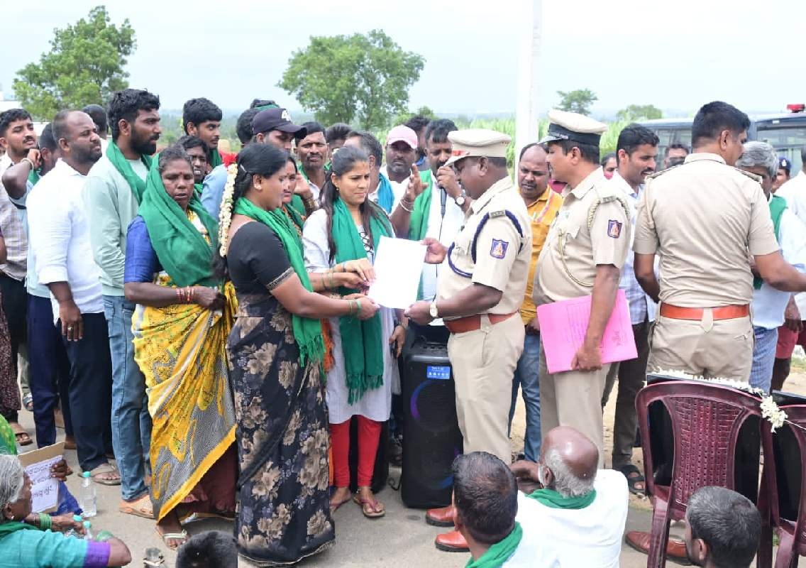 ಮರಳೂರು-ಗೊದ್ದನಪುರದಲ್ಲಿ ಬಾರ್ ವಿರುದ್ಧ ರೈತ ಸಂಘ ಪ್ರತಿಭಟನೆ - News Karnataka