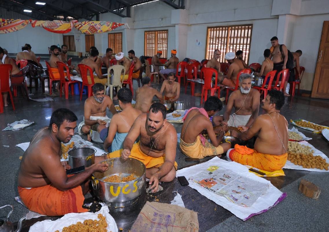 ಉಡುಪಿ: ಕೃಷ್ಣನಿಗೆ ಪ್ರಿಯವಾದ ಚಕ್ಕುಲಿ-ಉಂಡೆಗಳ ಭರ್ಜರಿ ತಯಾರಿ - News Karnataka