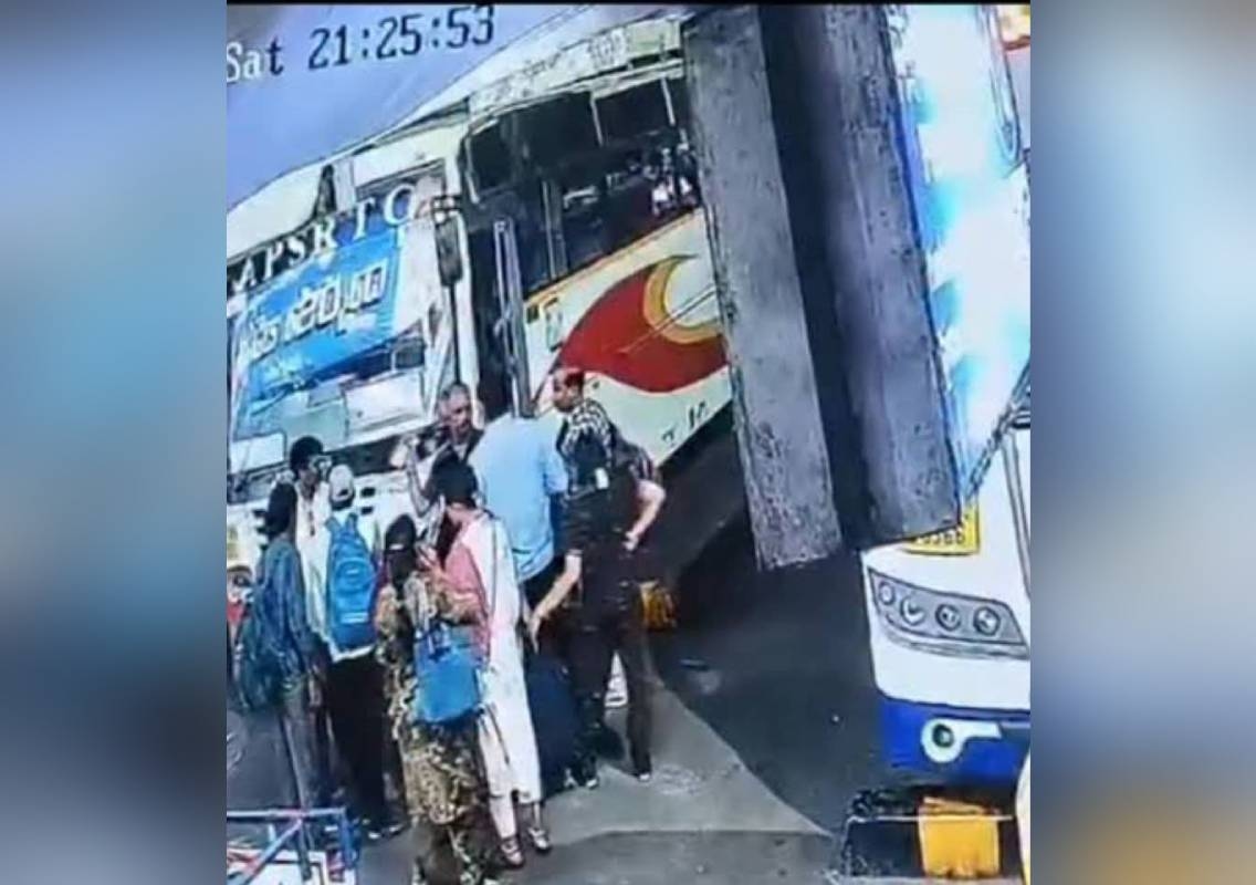 ಮೈಸೂರು: ಗ್ರಾಮಾಂತರ ಬಸ್ ನಿಲ್ದಾದಲ್ಲಿ2.30 ಲಕ್ಷದ ಚಿನ್ನ ಪಿಕ್‌ ಪಾಕೆಟ್‌ - News Karnataka