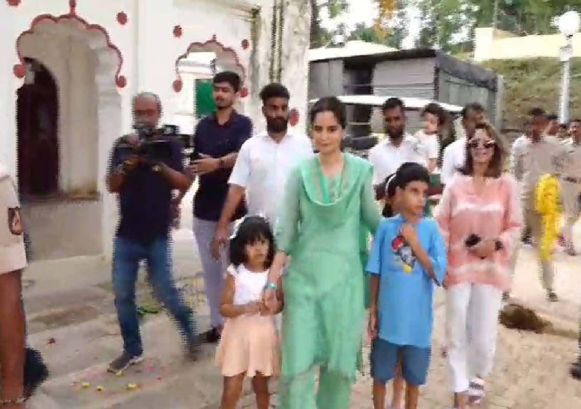 ದಸರಾ ಗಜಪಡೆ ಬಿಡಾರಕ್ಕೆ ಯುವರಾಣಿ ತ್ರಿಷಿಕಾ ಕುಮಾರಿ ಭೇಟಿ! - News Karnataka