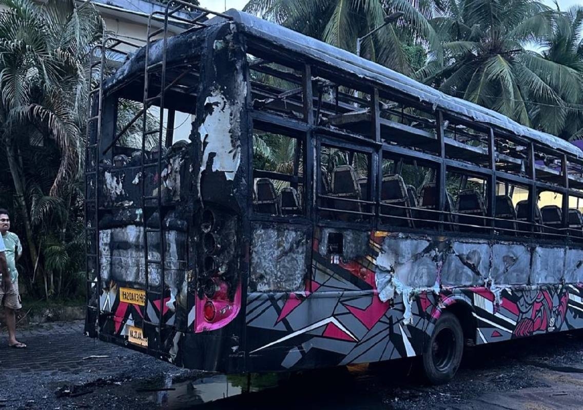 ದೆಂದೂರುಕಟ್ಟೆ ಪೆಟ್ರೋಲ್ ಪಂಪ್ ಬಳಿ ಸಿಟಿ ಬಸ್ ಬೆಂಕಿಗಾಹುತಿ - News Karnataka