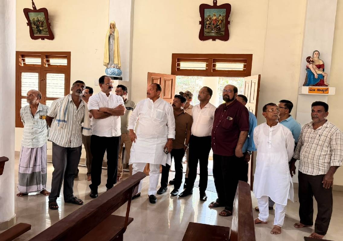 ಎಂಆರ್‌ಪಿಎಲ್‌ನಲ್ಲಿ ಸಂಭವಿಸಿದ ಸ್ಫೋಟದಿಂದ ಹಾನಿಯಾದ ಸ್ಥಳಕ್ಕೆ ಭೇಟಿ ನೀಡಿ ಪರಿಶೀಲನೆ ನಡೆಸಿದ ಐವನ್ ಡಿ’ಸೋಜಾ - News Karnataka