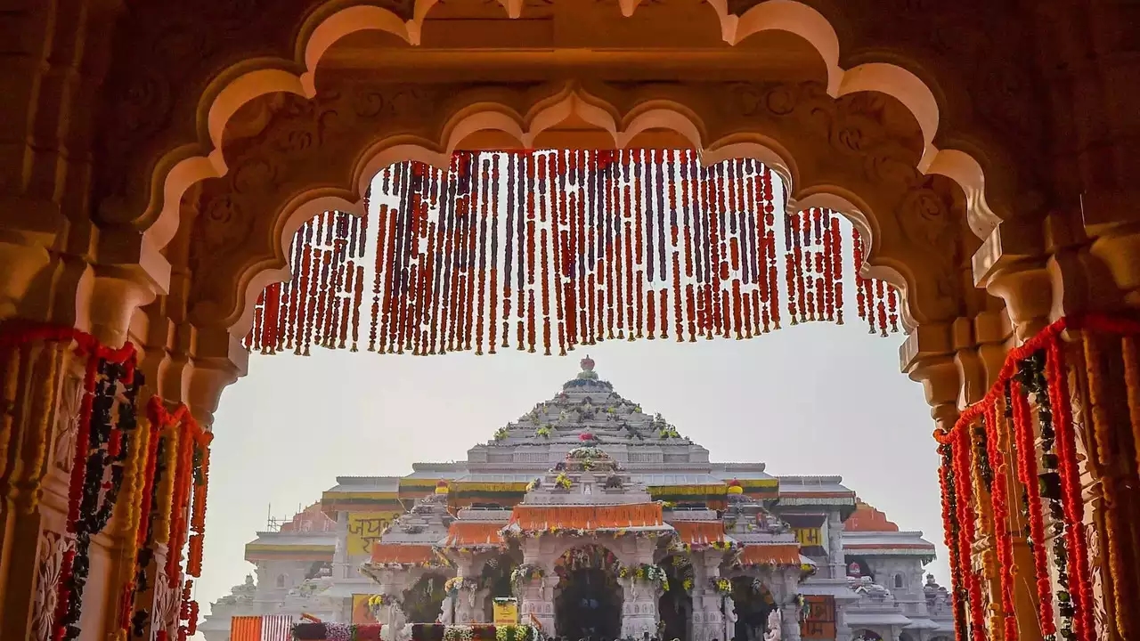 ರಾಮಮಂದಿರದ ಅರ್ಚಕರಿಗೆ ಹೊಸ ಡ್ರೆಸ್​​ ಕೋಡ್; ಆ್ಯಂಡ್ರಾಯ್ಡ್​ ಫೋನ್​ ನಿಷೇಧ - News Karnataka