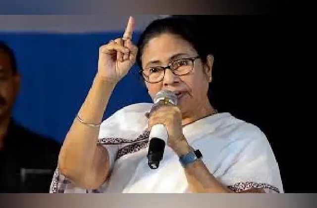 ಬಾಂಗ್ಲಾದಲ್ಲಿ ಹಿಂಸಾತ್ಮಕ ಪ್ರತಿಭಟನೆ: ಸಂತ್ರಸ್ತರಿಗೆ ಆಶ್ರಯ ಎಂದ ಮಮತಾ ಬ್ಯಾನರ್ಜಿ - News Karnataka