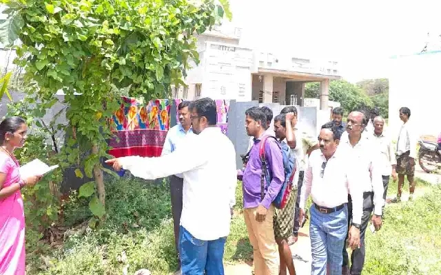 ಸೇವಿಸಿದ್ದ 24 ಜನರು ವಾಂತಿ, ಭೇದಿಯಿಂದ ಅಸ್ವಸ್ಥ; ಗ್ರಾಮಕ್ಕೆ ಅಧಿಕಾರಿಗಳು ಭೇಟಿ - News Karnataka