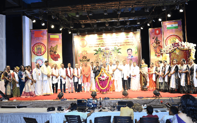 ಮಲಾಡ್ ಸಮಿತಿಯಿಂದ 15 ನೇ ವಾರ್ಷಿಕ ಸಾಮೂಹಿಕ ವರಮಹಾಲಕ್ಷ್ಮೀ ಪೂಜೆ, ಸಮಾರೋಪ ಸಮಾರಂಭ - News Karnataka