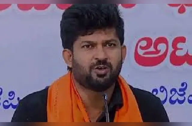 ಕಲ್ಲು ಹಿಡಿದು ಶೋಭಾಯಾತ್ರೆಗೆ ಹೋಗುವಂತೆ ಹಿಂದೂಗಳಿಗೆ ಕರೆ ನೀಡಿದ ಪ್ರತಾಪ್ ಸಿಂಹ - News Karnataka