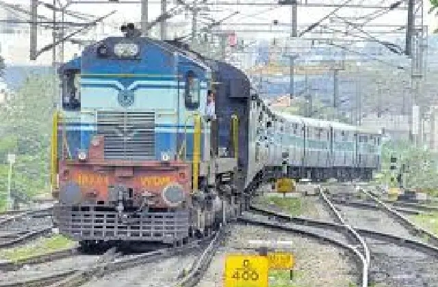 ರೈಲ್ವೆ ಇಲಾಖೆಯಲ್ಲಿನ ಉದ್ಯೋಗಕ್ಕೆ ಕಾಯುತ್ತಿರುವ ಅಭ್ಯರ್ಥಿಗಳಿಗೆ ಗುಡ್​ನ್ಯೂಸ್! - News Karnataka