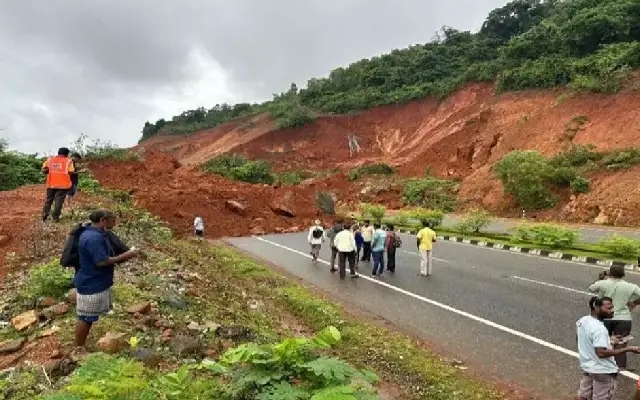 ಶಿರೂರು ಗುಡ್ಡ ಕುಸಿತದಲ್ಲಿನ ಕಾರ್ಯಾಚರಣೆಗೆ ಜೊತೆಯಾದ ಸೇನಾ ಪಡೆ - News Karnataka