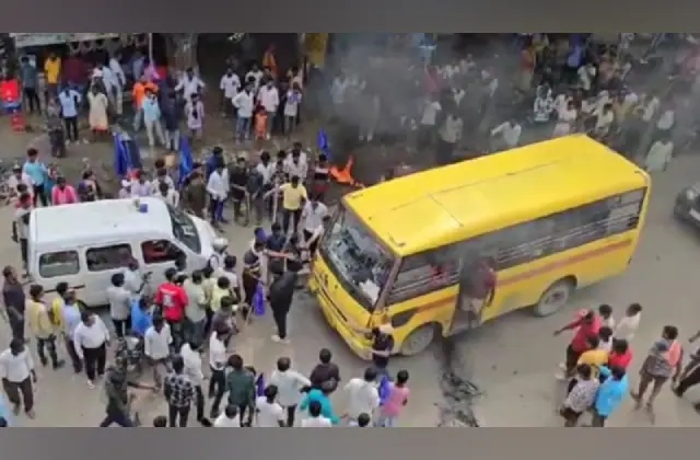 ಭಾರತ್‌ ಬಂದ್‌ : ಶಾಲಾ ಬಸ್ಸಿಗೆ ಬೆಂಕಿ ಹಚ್ಚಲು ಮುಂದಾದ ಪ್ರತಿಭಟನಾಕಾರರು! - News Karnataka