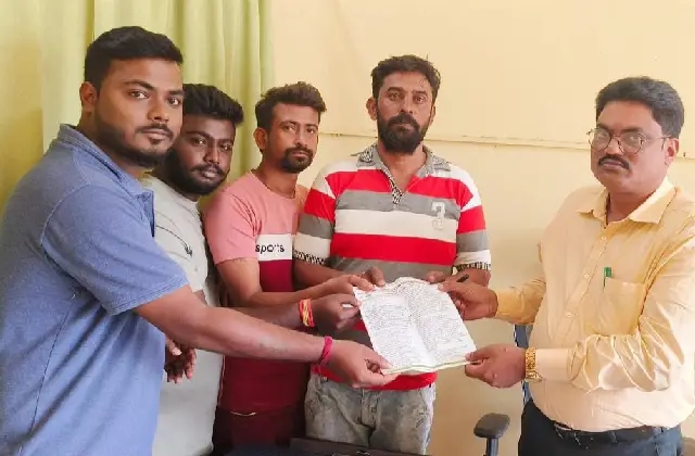 ಆನ್‌ಲೈನ್‌ ಜೂಜಾಟಕ್ಕೆ ಯುವ ಪೀಳಿಗೆ ಬಲಿ: ತಹಶೀಲ್ದಾರ್‌ ಮುಖಾಂತರ ರಾಜ್ಯ ಸರ್ಕಾರಕ್ಕೆ ಮನವಿ - News Karnataka