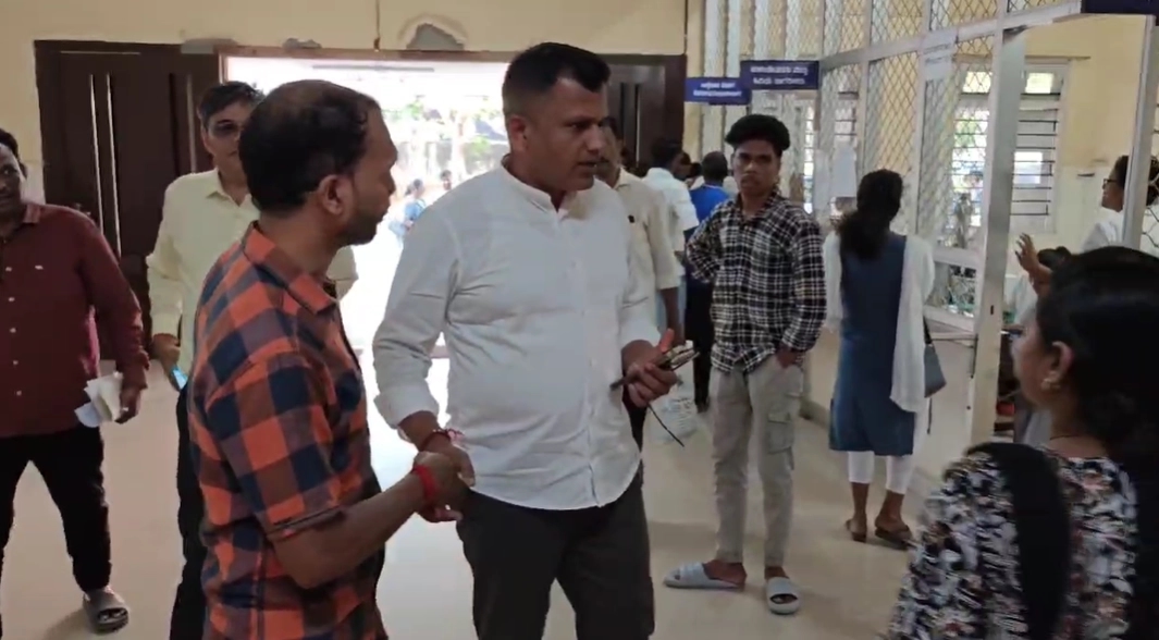 ಕಾರ್ಮಿಕ ರಾಜ್ಯ ವಿಮಾ ಆಸ್ಪತ್ರೆಗೆ ದಕ್ಷಿಣ ಕನ್ನಡ ಜಿಲ್ಲೆಯ ಸಂಸದ ಕ್ಯಾಪ್ಟನ್ ಬ್ರಿಜೇಶ್ ಚೌಟ ದಿಢೀರ್ ಭೇಟಿ - News Karnataka