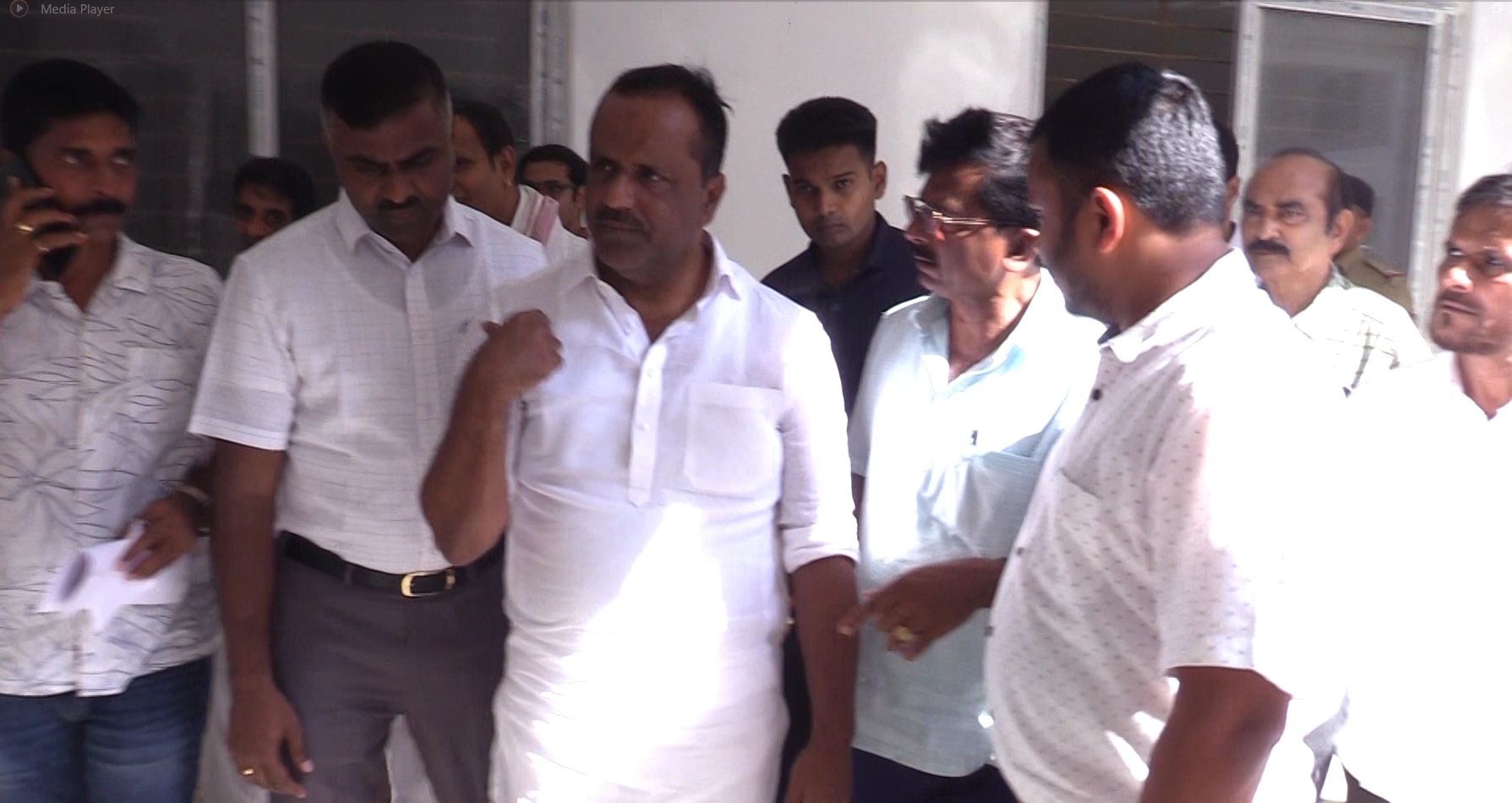 ಪಡೀಲ್‌ನಲ್ಲಿರುವ ನೂತನ ಜಿಲ್ಲಾಧಿಕಾರಿ ಕಚೇರಿಯ ಕಾಮಗಾರಿ ಪರಿಶೀಲಿಸಿದ ಸ್ಪೀಕರ್ ಯು ಟಿ ಖಾದರ್..! - News Karnataka