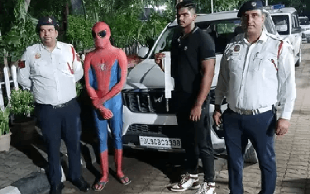 ಸಂಚಾರಿ ನಿಯಮ ಉಲ್ಲಂಘಿಸಿದ ʼಸ್ಟೈಡರ್‌ಮ್ಯಾನ್‌ʼನ ಬಂಧಿಸಿದ ಪೊಲೀಸರು - News Karnataka