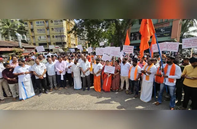 ರಾಜ್ಯ ಸರ್ಕಾರದ ಕೈಗೊಂಬೆಯಂತೆ ವರ್ತಿಸುತ್ತಿರುವ ಪೊಲೀಸ್ ಇಲಾಖೆ ವಿರುದ್ಧ ಆಕ್ರೋಶ - News Karnataka
