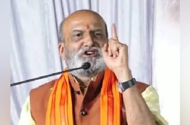 ಅಬ್ದುಲ್ ರಜಾಕ್ ಬೆಂಗಳೂರಿಗರಿಗೆ ನಾಯಿ ಮಾಂಸ ತಿನ್ನಿಸುತ್ತಿದ್ದಾನೆ: ಪ್ರಮೋದ್ ಮುತಾಲಿಕ್ - News Karnataka