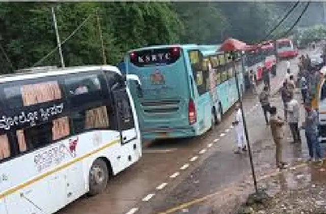 ಭಾರೀ ಮಳೆಗೆ ಗುಡ್ಡ ಕುಸಿತ : ಮತ್ತೆ ಶಿರಾಡಿ ಘಾಟ್​ನಲ್ಲಿ ಸಂಚಾರ ಸ್ಥಗಿತ - News Karnataka