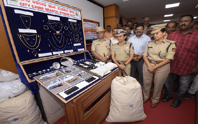 ಚಿನ್ನಾಭರಣ, ವಾಹನ ಕದಿಯುತ್ತಿದ್ದ ಒಂದೇ ಕುಟುಂಬದ ನಾಲ್ವರ ಬಂಧನ - News Karnataka
