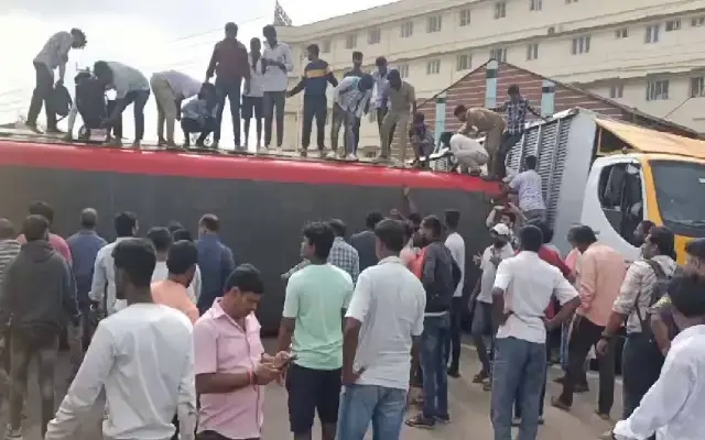 ಭೀಕರ ಅಪಘಾತ, 20ಕ್ಕೂ ಹೆಚ್ಚು ಜನರ ಸ್ಥಿತಿ ಗಂಭೀರ - News Karnataka