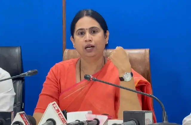 ದೈನಂದಿನ ಕೆಲಸ ಕಾರ್ಯಗಳಿಗೆ ಕಚೇರಿಗೆ ಸಾರ್ವಜನಿಕರು ಬಂದಾಗ ಸ್ಪಂದಿಸಿ: ಸಚಿವೆ ಲಕ್ಷ್ಮೀ ಹೆಬ್ಬಾಳಕರ್ - News Karnataka
