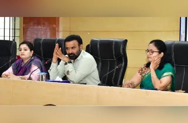 ಹಳೆಯದಾದ, ಸೋರುತ್ತಿರುವ ಮನೆಗಳ ಸಮೀಕ್ಷೆ ಮಾಡಿ ಮುನ್ನೆಚ್ಚರಿಕೆ ನೀಡುವಂತೆ ಸ್ಥಳೀಯ ಅಧಿಕಾರಿಗಳಿಗೆ ಸೂಚನೆ - News Karnataka