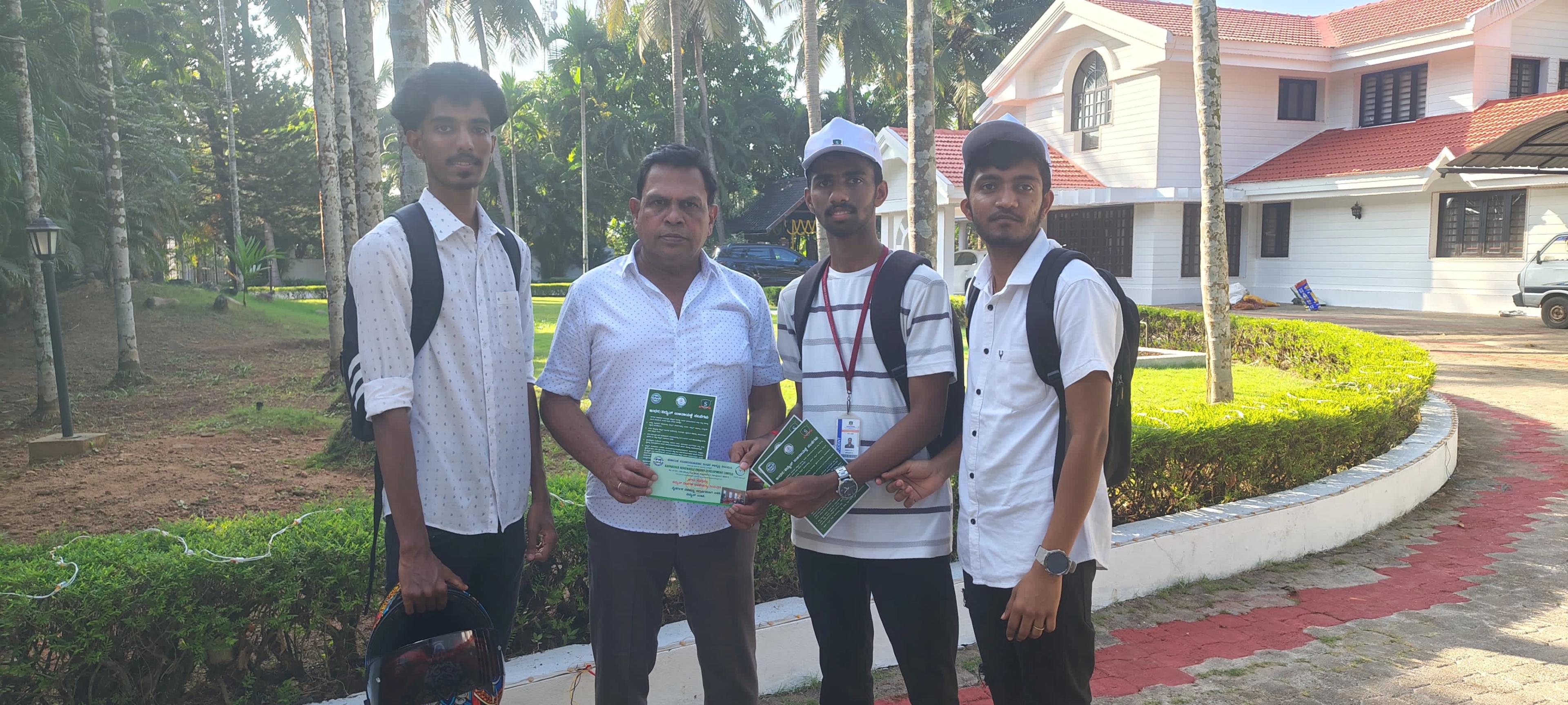 ಕೋರ್ಟ್ ಆದೇಶದಂತೆ ಪಿಎಸಿಸಿ ಬ್ಯಾಂಕಿಗೆ ಸೇರಿದ ಮಳಿಗೆಗಳ ತೆರವು - News Karnataka