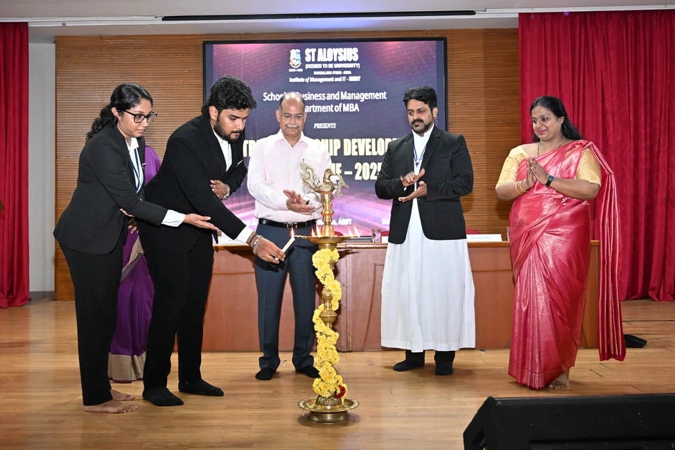 AIMIT ನಲ್ಲಿ ನವೋದ್ಯಮಕ್ಕೆ ನುರಿತ ವಿದ್ಯಾರ್ಥಿಗಳಿಗಾಗಿ ಆಯೋಜಿಸಲಾದ ‘ಇಗ್ನೈಟಿಂಗ್ ಇನೋವೇಷನ್: ಎಂಟರ್‌ಪ್ರೈನರ್‌ಶಿಪ್ ಡೆವಲಪ್‌ಮೆಂಟ್ ಪ್ರೋಗ್ರಾಂ 2025’ - News Karnataka