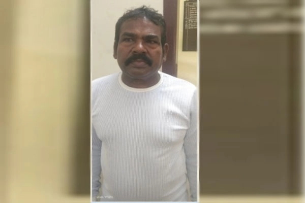 ನ್ಯಾಯಾಲಯಕ್ಕೆ ಹಾಜರಾಗದೆ ತಲೆಮರೆಸಿಕೊಂಡಿದ್ದ ಆರೋಪಿ ಪೊಲೀಸರ ವಶಕ್ಕೆ - News Karnataka