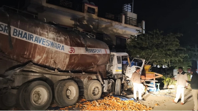 ಬೊಲೆರೋ ಹಾಗೂ ಬಲ್ಕರ್ ವಾಹನಗಳ ನಡುವಿನ ಭೀಕರ ಅಪಘಾತಕ್ಕೆ ಇಬ್ಬರು ಮೃತ್ಯು! - News Karnataka