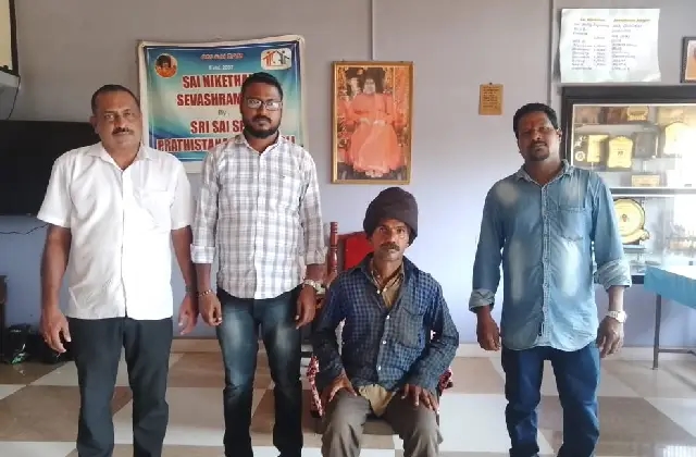 ರಾಡ್ ಹಿಡಿದುಕೊಂಡು ತಿರುಗಾಡುತ್ತಿದ್ದ ಮಾನಸಿಕ ಅಸ್ವಸ್ಥ ವ್ಯಕ್ತಿಯ ರಕ್ಷಣೆ: ತಪ್ಪಿದ ಸಂಭಾವ್ಯ ಅನಾಹುತ - News Karnataka
