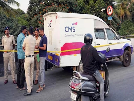 7.11 ಕೋಟಿ ರೂ. ದರೋಡೆ ಪ್ರಕರಣ; ಪೊಲೀಸ್ ಕಾನ್‌ಸ್ಟೇಬಲ್ ಸೇರಿ ಮೂವರ ಬಂಧನ - News Karnataka