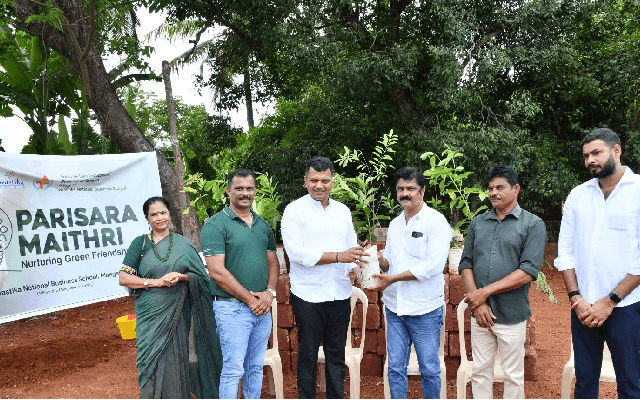 ಸ್ವಸ್ತಿಕಾ ನ್ಯಾಷನಲ್ ಬ್ಯುಸಿನೆಸ್ ಸ್ಕೂಲ್ ನಲ್ಲಿ ಪರಿಸರ ಮೈತ್ರಿ ಯೋಜನೆಗೆ ಕ್ಯಾ. ಬ್ರಿಜೇಶ್ ಚೌಟ ಚಾಲನೆ - News Karnataka