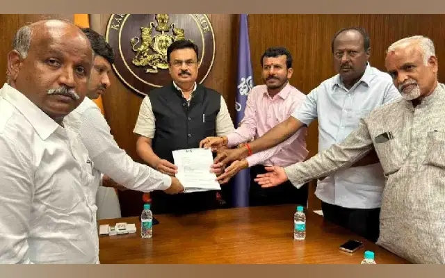 400 ಮಹಿಳೆಯರ ಮೇಲೆ ಪ್ರಜ್ವಲ್ ಮಾಸ್ ರೇಪ್ ಎಂದ ರಾಹುಲ್ ವಿರುದ್ಧ ಕ್ರಮಕ್ಕೆ ಜೆಡಿಎಸ್ ದೂರು - News Karnataka
