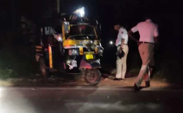 ಆಟೋ ರಿಕ್ಷಾ ಪಲ್ಟಿ; ಬಾಲಕ ಸಾವು, ಐವರಿಗೆ ಗಾಯ - News Karnataka