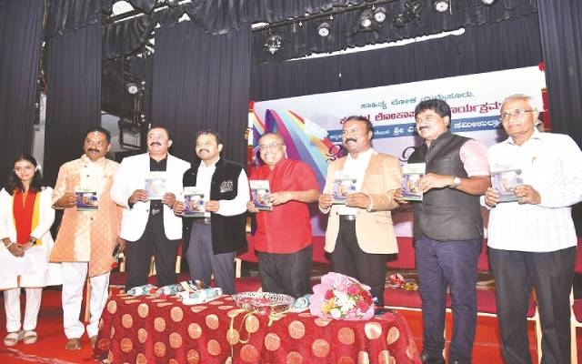 ರಾಜ್ಯದಲ್ಲಿ ಕನ್ನಡ ಗಟ್ಟಿಗೊಳಿಸುವ ಕೆಲಸವಾಗಬೇಕು: ಹಂಸಲೇಖ - News Karnataka