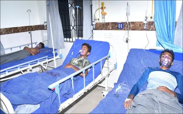 ವಿಷಕಾರಿ ಅನಿಲ ಸೋರಿಕೆಯಿಂದ ಇಪ್ಪತ್ತು ಮಂದಿ ಆಸ್ಪತ್ರೆಗೆ ದಾಖಲು - News Karnataka