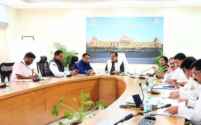 ರಾಜೀವ್ ಗಾಂಧಿ ವಸತಿ ಯೋಜನೆಗೆ ವೇಗ ನೀಡಲು : ಜಮೀರ್ ಅಹಮದ್ ಸೂಚನೆ - News Karnataka