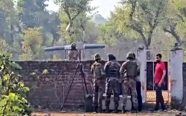 ಜಮ್ಮು-ಕಾಶ್ಮೀರ, ಗುಂಡಿನ ಚಕಮಕಿಯಲ್ಲಿ ಓರ್ವ ಹುತಾತ್ಮ : ಇಬ್ಬರು ಉಗ್ರರ ಎನ್‌ಕೌಂಟರ್‌ - News Karnataka