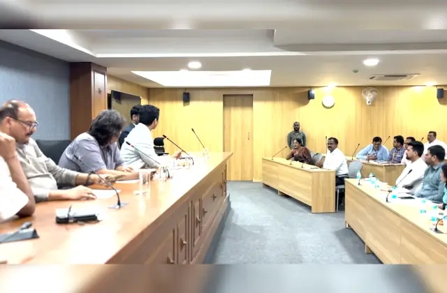 ಶಿಕ್ಷಣ ಸಚಿವರ ಸಭೆಯಲ್ಲಿ ಜಿಲ್ಲಾಧಿಕಾರಿ ವಿರುದ್ದ ಪ್ರತಿಭಾ ಕುಳಾಯಿ ಗರಂ! - News Karnataka