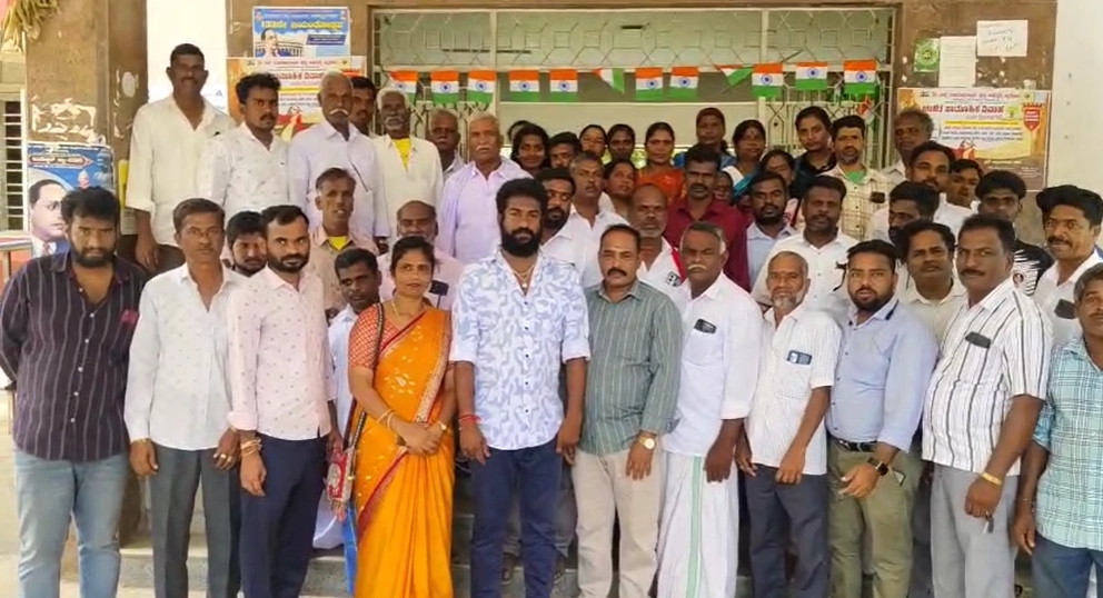 ವಿಶ್ವಕರ್ಮ ಜಯಂತಿ ಕಾರ್ಯಕ್ರಮದಲ್ಲಿ ಅಧಿಕಾರಿಗಳ ಗೈರು : ಮುಖಂಡರ ಆಕ್ರೋಶ - News Karnataka