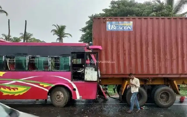 ಕಂಟೈನರ್‌ ಲಾರಿ ಹಿಂಬದಿಗೆ ಬಸ್‌ ಢಿಕ್ಕಿ, 20 ಮಂದಿಗೆ ಗಾಯ - News Karnataka